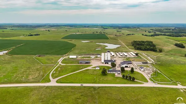 198 N 1250 RD, Berryton, KS 66409