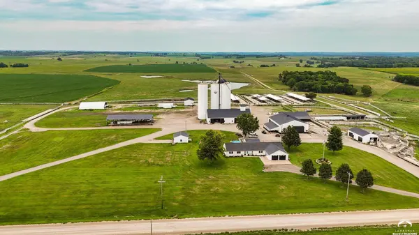 198 N 1250 RD, Berryton, KS 66409