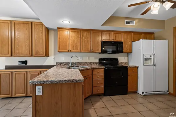 828 N Field Stone DR, Lawrence, KS 66049