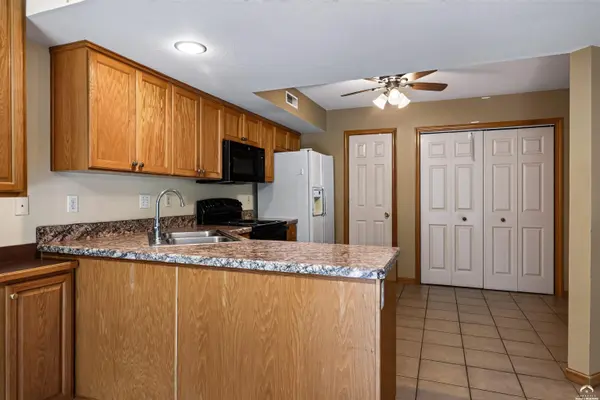 828 N Field Stone DR, Lawrence, KS 66049
