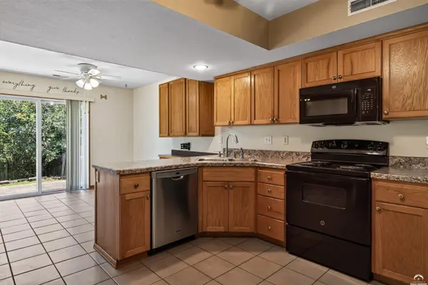 828 N Field Stone DR, Lawrence, KS 66049