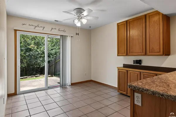 828 N Field Stone DR, Lawrence, KS 66049