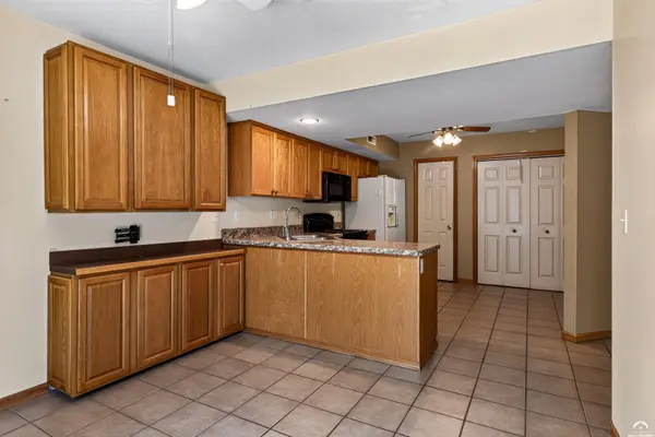 828 N Field Stone DR, Lawrence, KS 66049