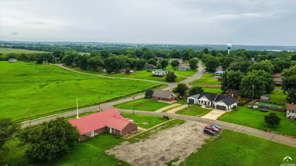 105 Goldenrod AVE, Ozawkie, KS 66070