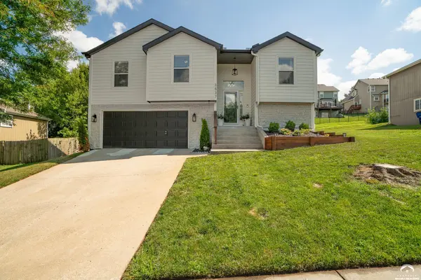3537 Eagle Pass CT, Lawrence, KS 66049