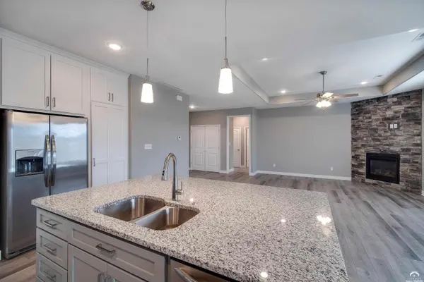 1030 Bluestem DR, Baldwin City, KS 66006