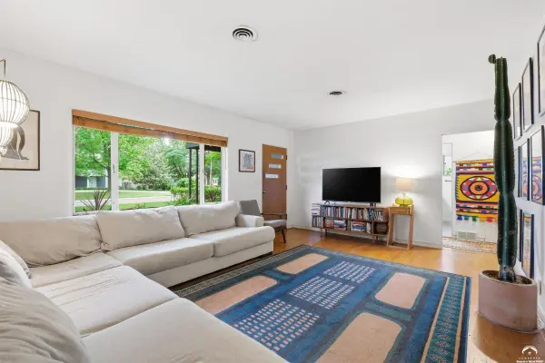 1506 University DR, Lawrence, KS 66044