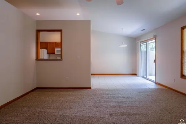 4006 Mistletoe CT, Lawrence, KS 66047