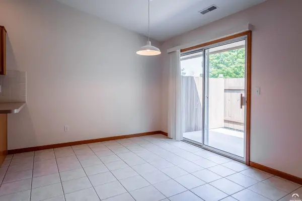 4006 Mistletoe CT, Lawrence, KS 66047