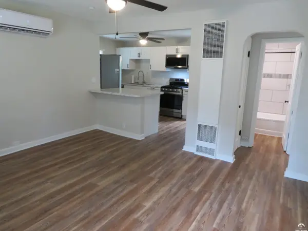 301 Oak ST, Valley Falls, KS 66088