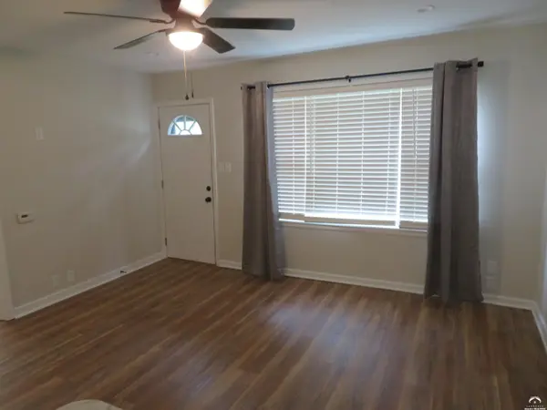 301 Oak ST, Valley Falls, KS 66088