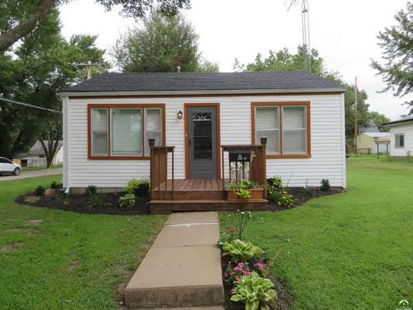 301 Oak ST, Valley Falls, KS 66088