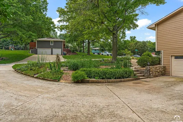 1621 Saint Andrews DR, Lawrence, KS 66047