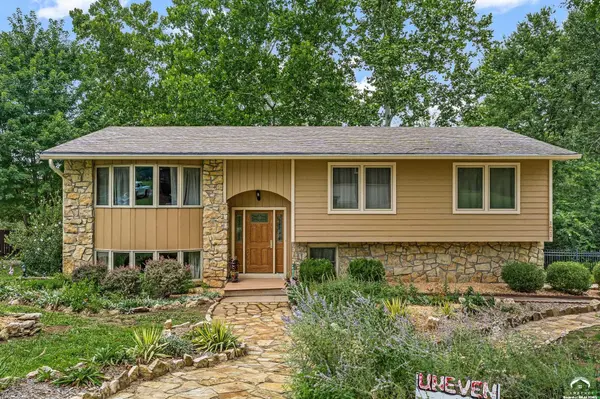 1621 Saint Andrews DR, Lawrence, KS 66047