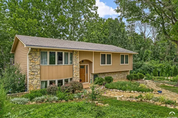 1621 Saint Andrews DR, Lawrence, KS 66047