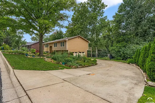 1621 Saint Andrews DR, Lawrence, KS 66047