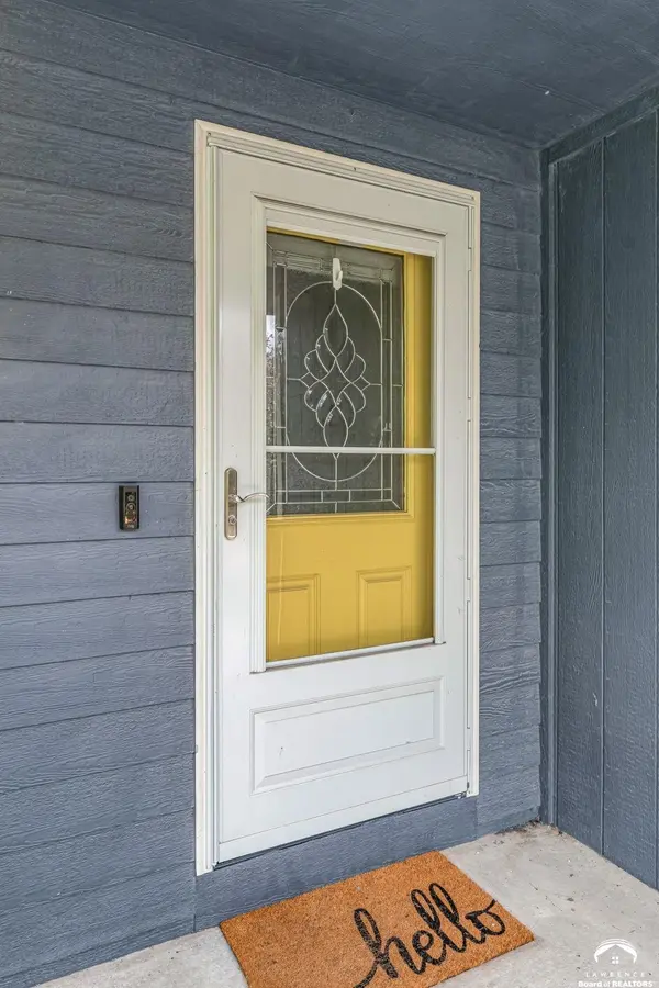 931 E 14th TER, Eudora, KS 66025
