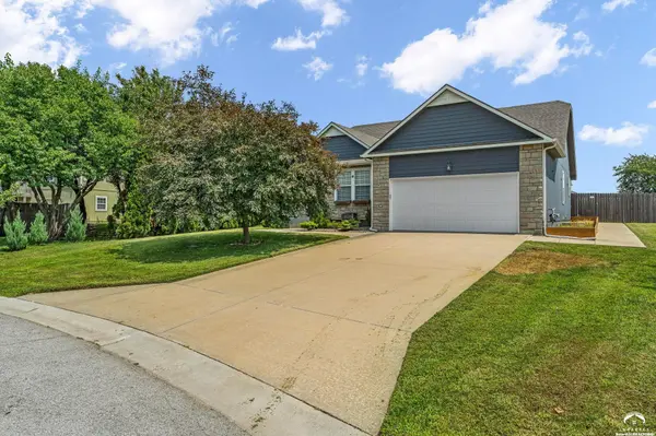 931 E 14th TER, Eudora, KS 66025
