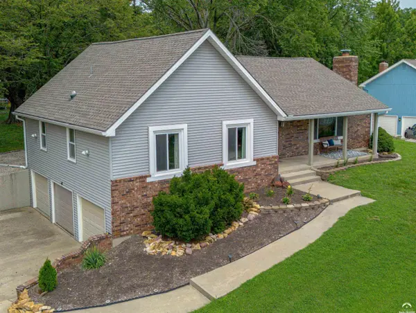 1627 Alvamar DR, Lawrence, KS 66047