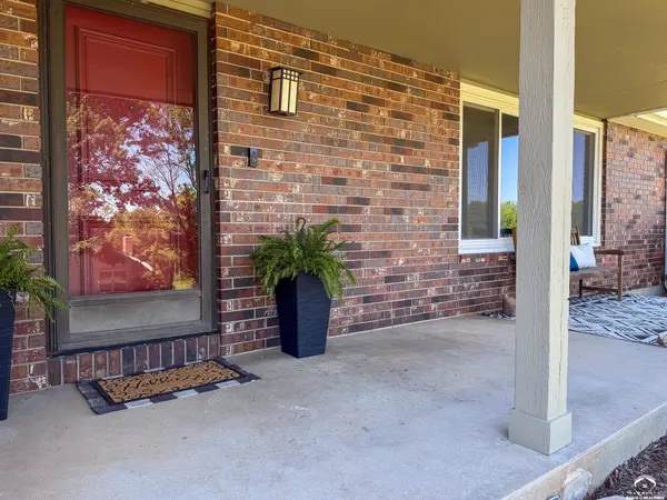 1627 Alvamar DR, Lawrence, KS 66047
