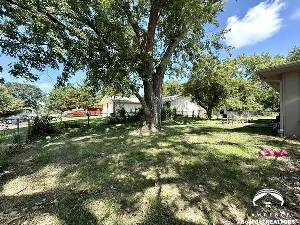 2911 & 2913 Belle Haven DR, Lawrence, KS 66046
