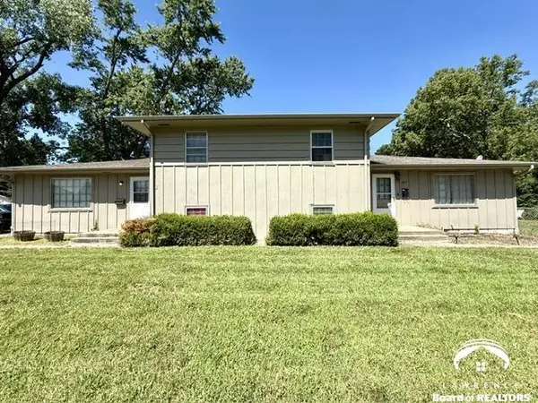 2911 & 2913 Belle Haven DR, Lawrence, KS 66046