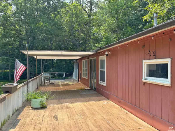627 E 1450 RD, Lawrence, KS 66046