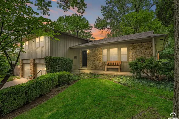 3430 Camelback PL, Lawrence, KS 66047