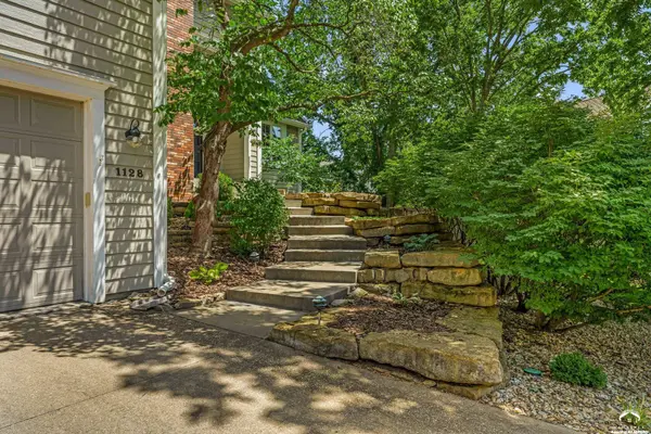 1128 Dubs CT, Lawrence, KS 66049