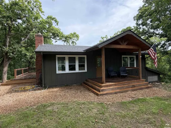 8890 Sycamore LN, Ozawkie, KS 66070