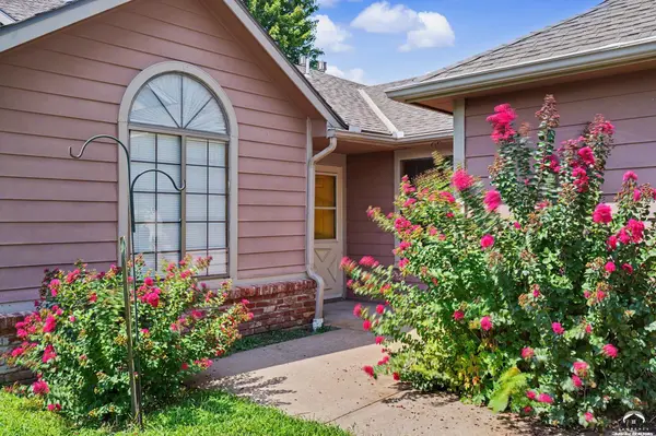 815 Moundridge DR, Lawrence, KS 66049