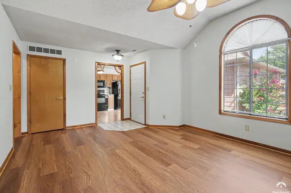 815 Moundridge DR, Lawrence, KS 66049