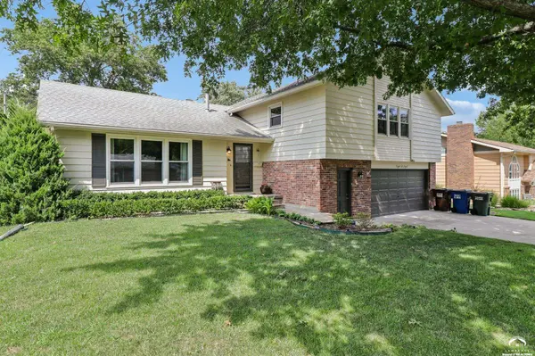 808 W 27th TER, Lawrence, KS 66046