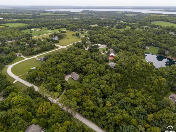 681 N 1495 RD, Lawrence, KS 66049