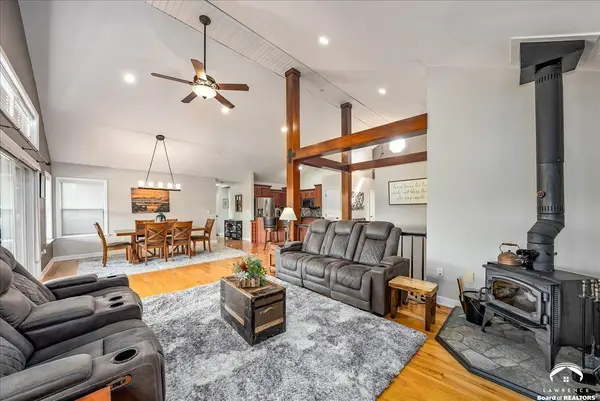9259 Apple Valley LN, Ozawkie, KS 66070