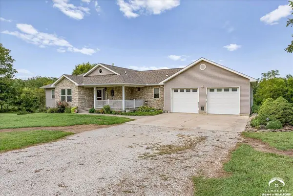 9259 Apple Valley LN, Ozawkie, KS 66070