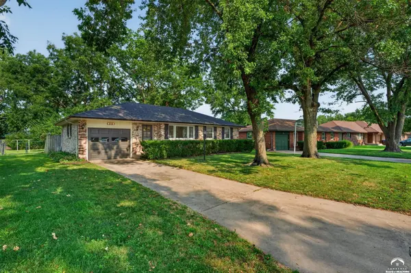 212 Center DR, Silver Lake, KS 66539