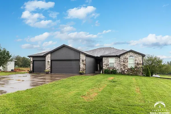 10037 Greenview DR, Meriden, KS 66512