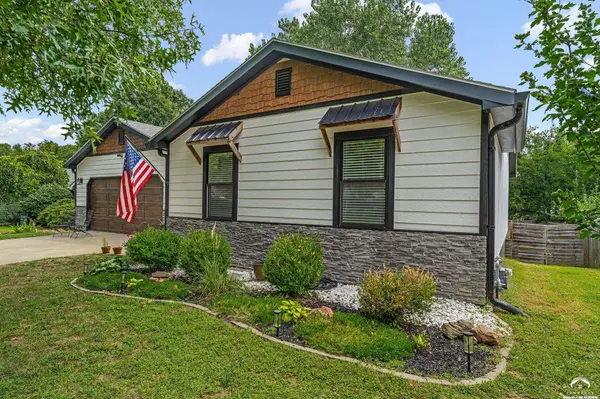 200 Sharon DR, Lawrence, KS 66049