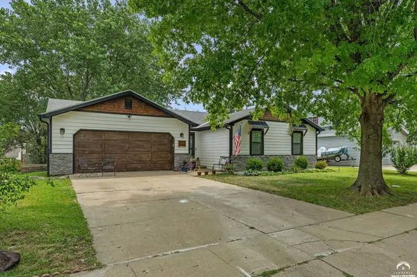 200 Sharon DR, Lawrence, KS 66049