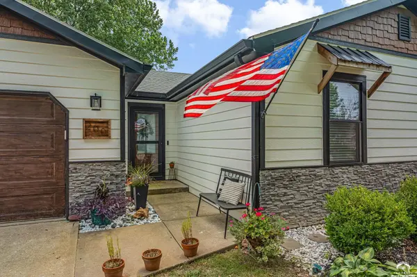 200 Sharon DR, Lawrence, KS 66049