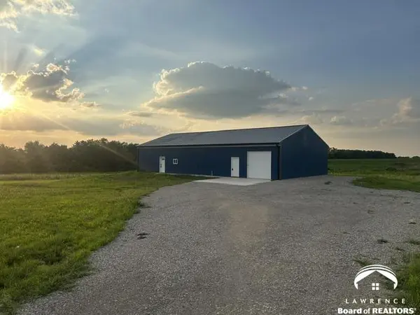 10594 86th ST, Oskaloosa, KS 66066