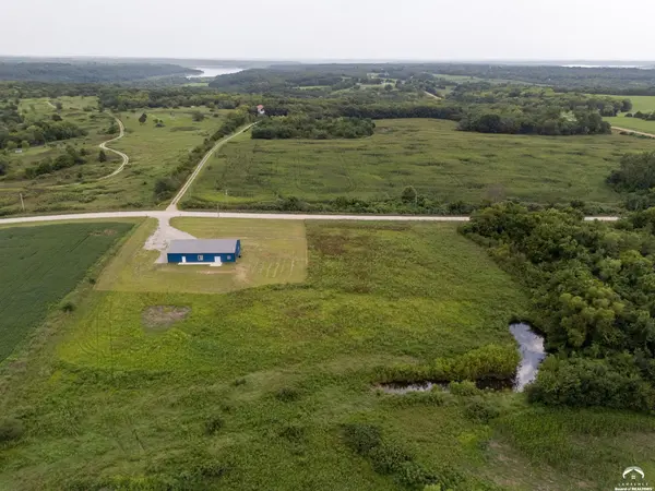 10594 86th ST, Oskaloosa, KS 66066