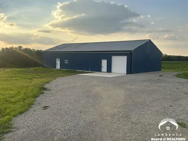 10594 86th ST, Oskaloosa, KS 66066