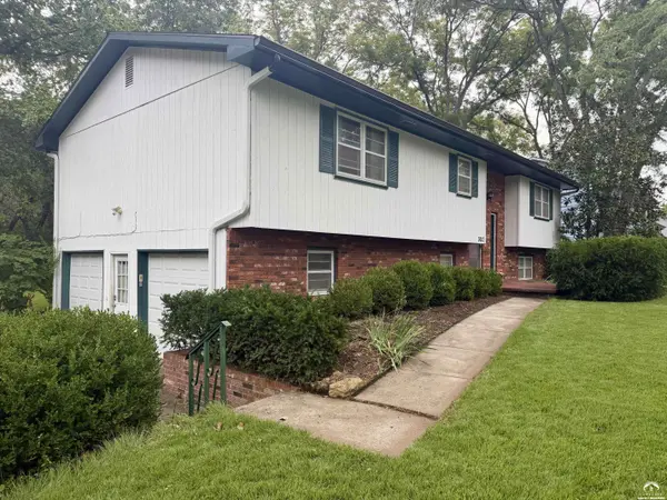 3012 Topeka LN, Lawrence, KS 66047