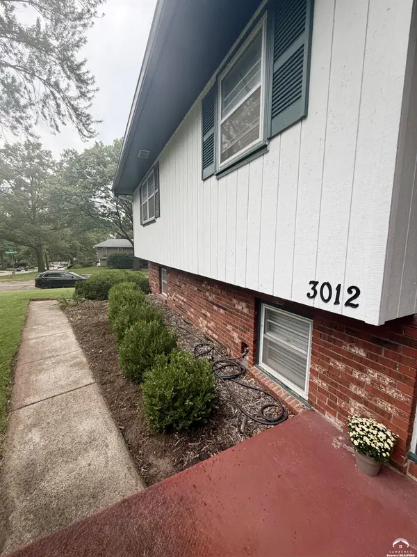 3012 Topeka LN, Lawrence, KS 66047