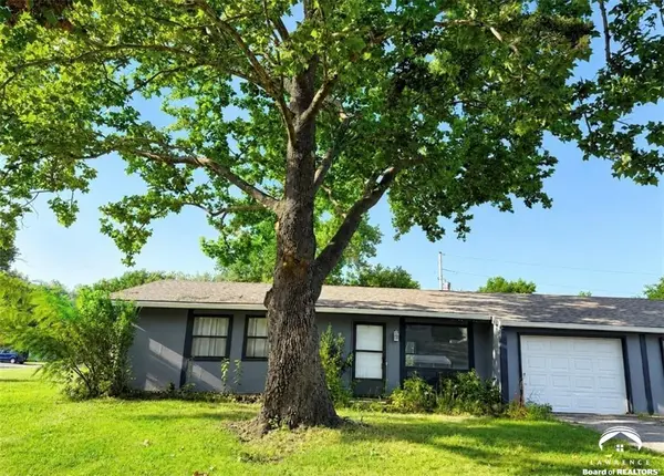 3210 Rainier DR, Lawrence, KS 66047