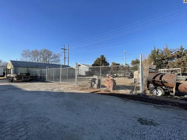 706 W 2nd Ave, Hutchinson, KS 67501