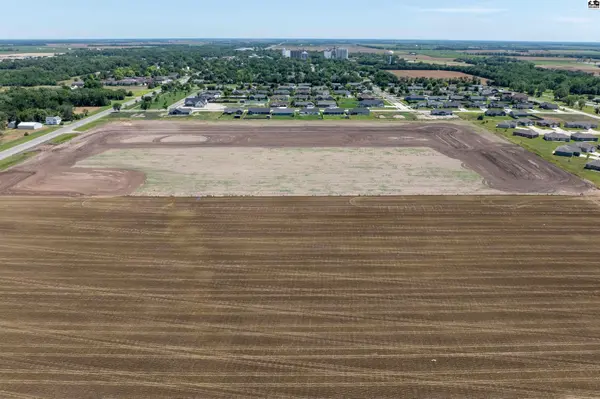 205 Hackberry Ln, Moundridge, KS 67107