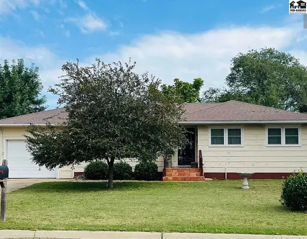614 E 1st St, Hillsboro, KS 67063
